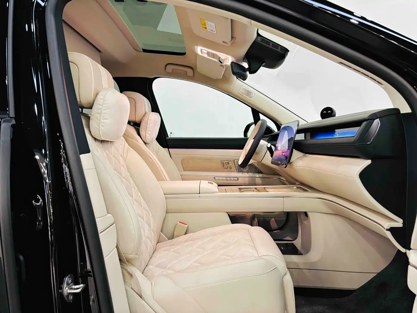 NIO ES8 2026 2025 Model 6-Seat Executive Luxury Edition