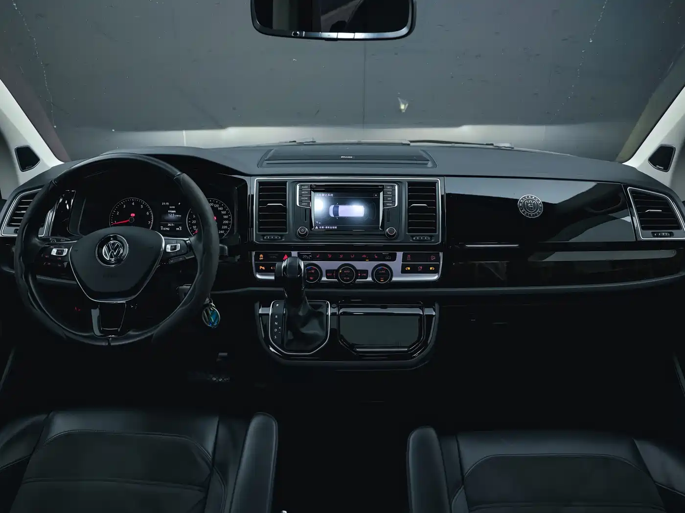 Volkswagen Multivan 2019 2.0TSI 4WD Premium 7-seater фото 20