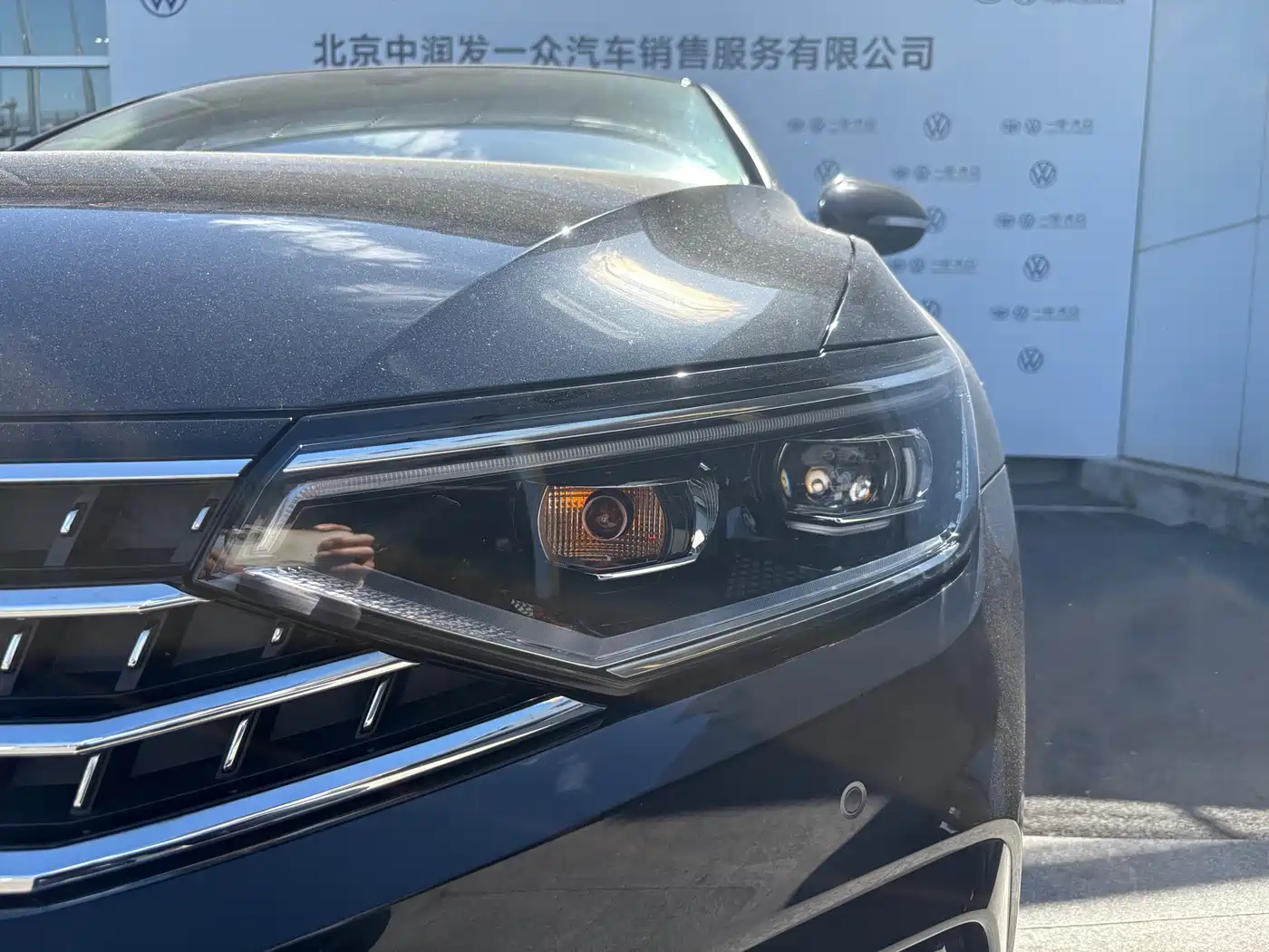Volkswagen Magotan 2023 Model 2 Million Commemorative Edition 330TSI DSG Luxury фото 3
