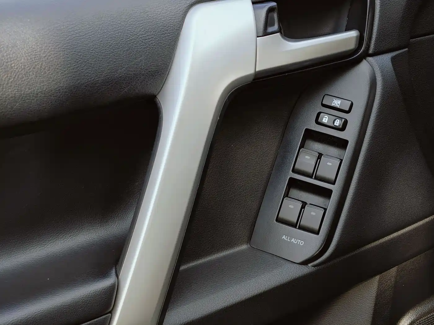 Toyota Prado 2018 3.5L Auto TX-L фото 19