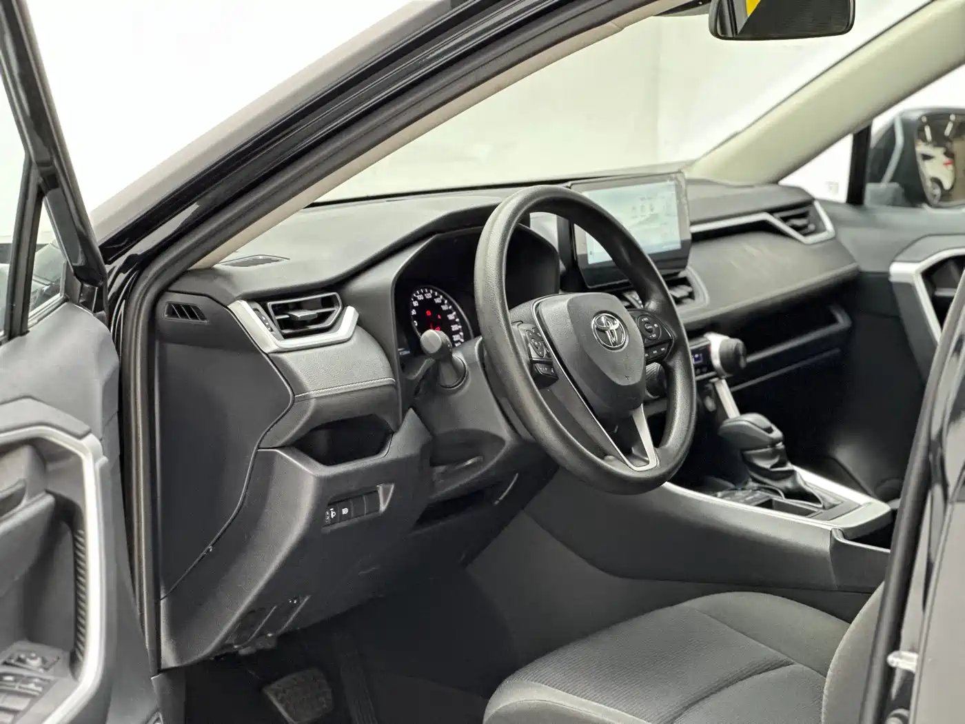 Toyota RAV4 Rongfang 2022 2.0L CVT 2WD Urban Edition фото 13