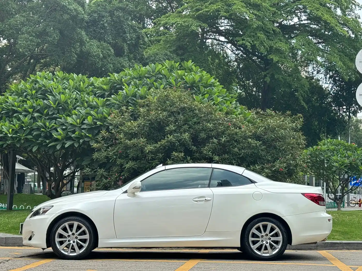 Lexus IS 2011 250C фото 4
