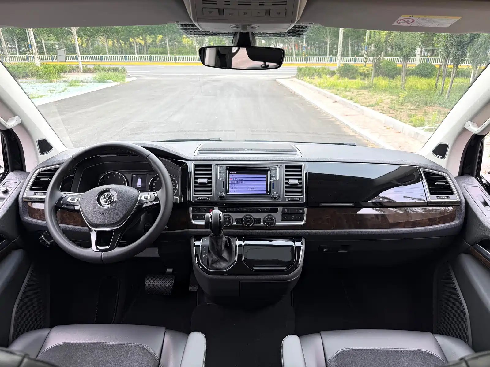 Фото 7 - Volkswagen Multivan