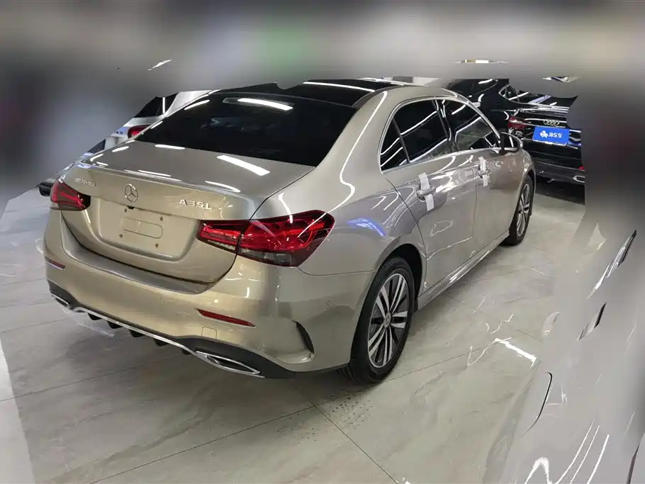 Mercedes-Benz A-Class 2019 A 180 L Sport Sedan фото 3