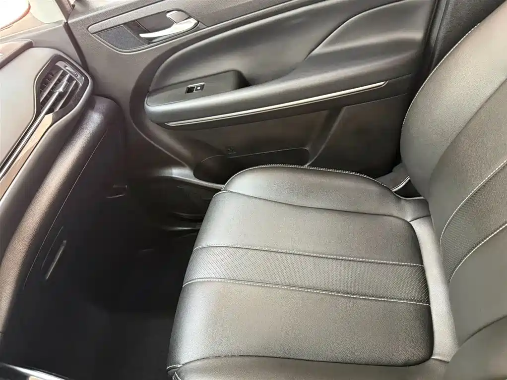 GAC Trumpchi Trumpchi M6 2021 270T DCT Luxury Edition (7-Seater) фото 13