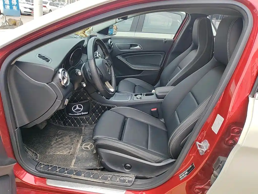Mercedes-Benz GLA 2018 GLA 200 Dynamic фото 15