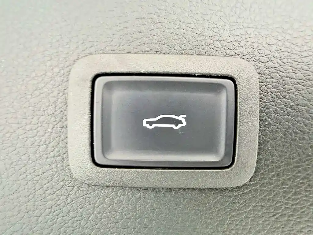 Hongqi H6 2024 2023 2.0T Premium Edition
