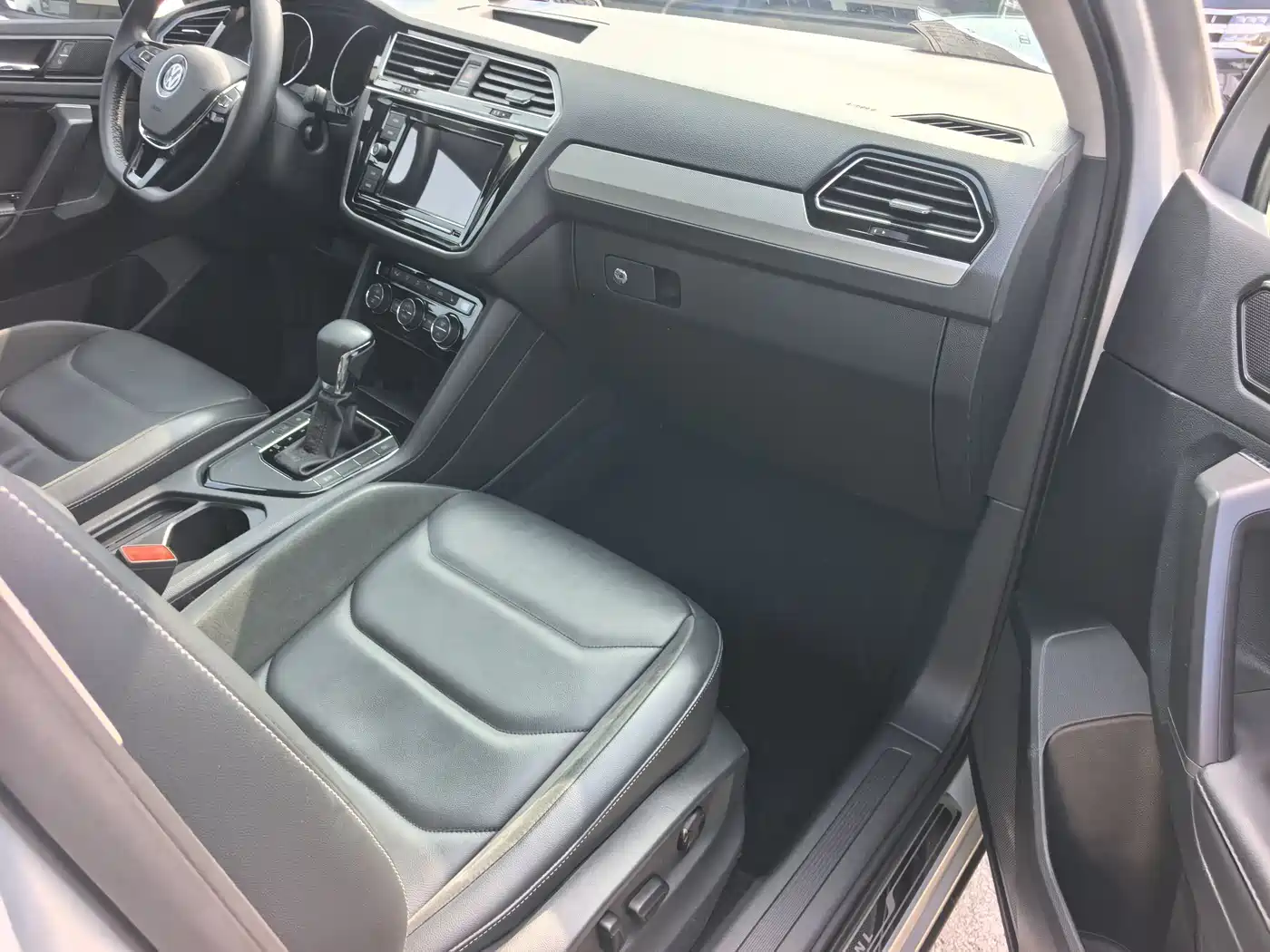 Volkswagen Tiguan L 2018 330TSI Automatic 2WD Luxury Edition фото 15