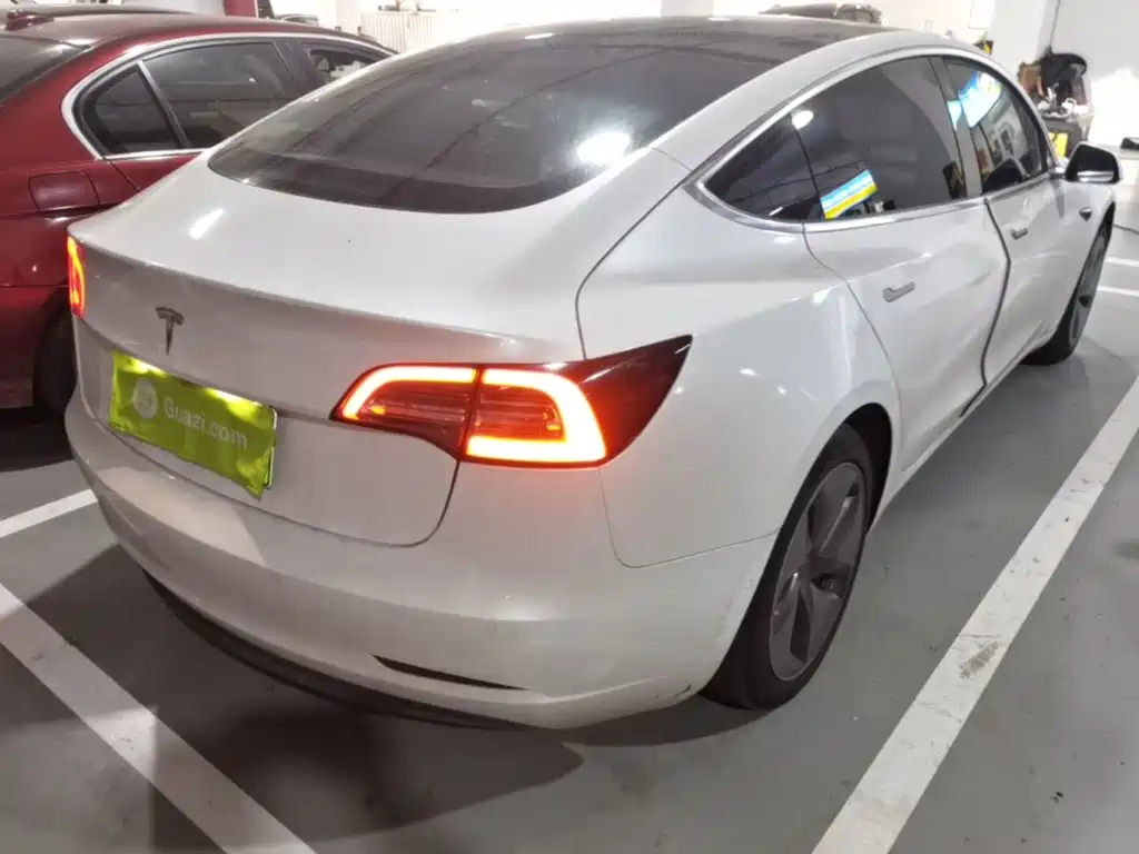 Фото 7 - Tesla Model 3