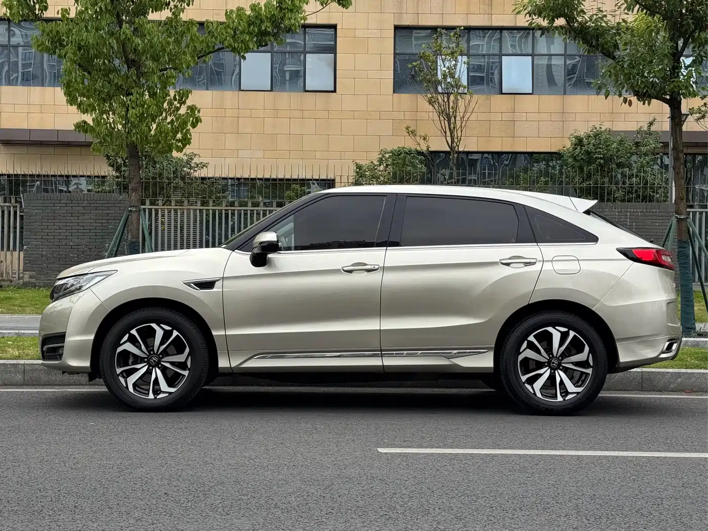 Honda UR-V 2017 2017 240TURBO 2WD Luxury Edition China V