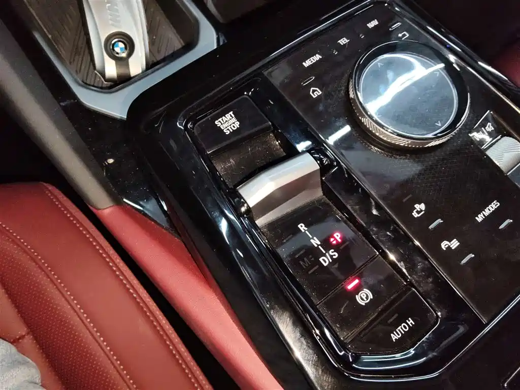 BMW 5 Series 2025 530Li Leading M Sport Package фото 10