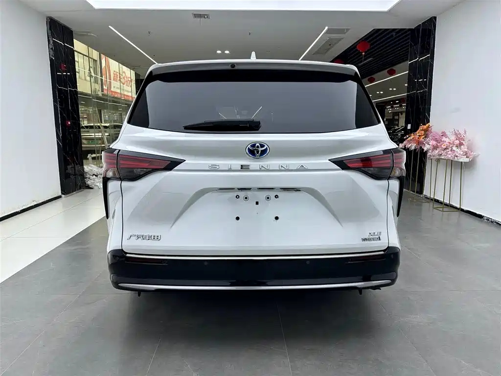 Toyota Sienna 2021 2.5L Hybrid Luxury Edition фото 6