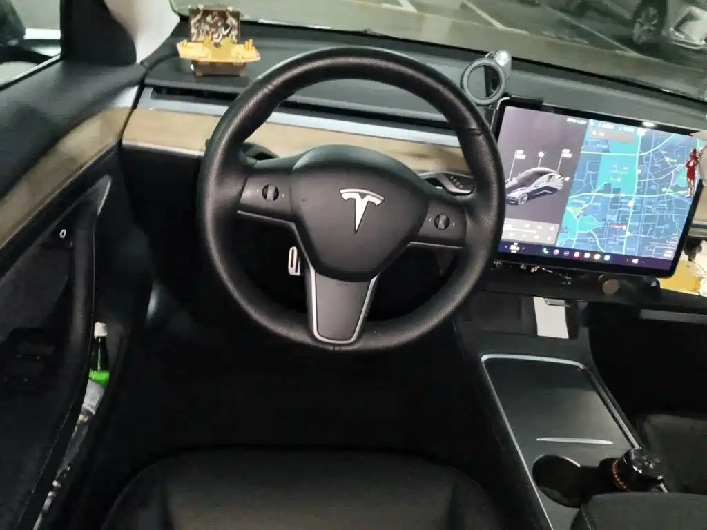 Фото 3 - Tesla Model 3