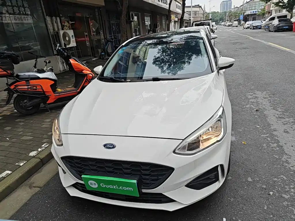 Фото 3 - Ford Focus