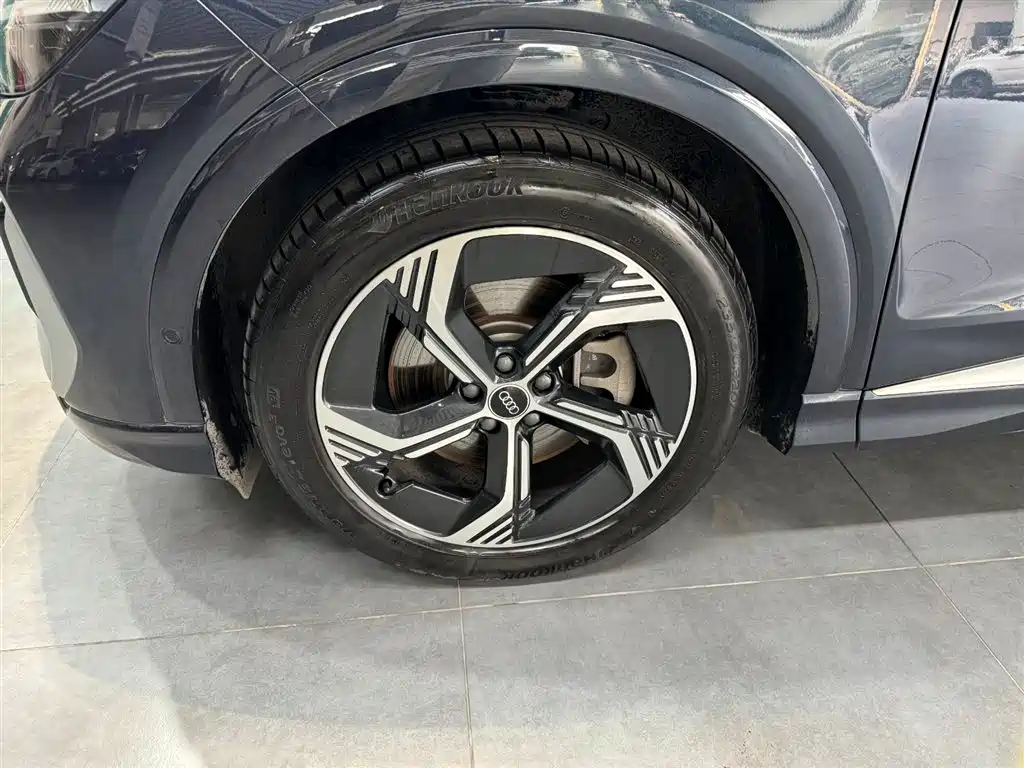 Audi Q4 e-tron 2023 40 e-tron Innovation Edition фото 10