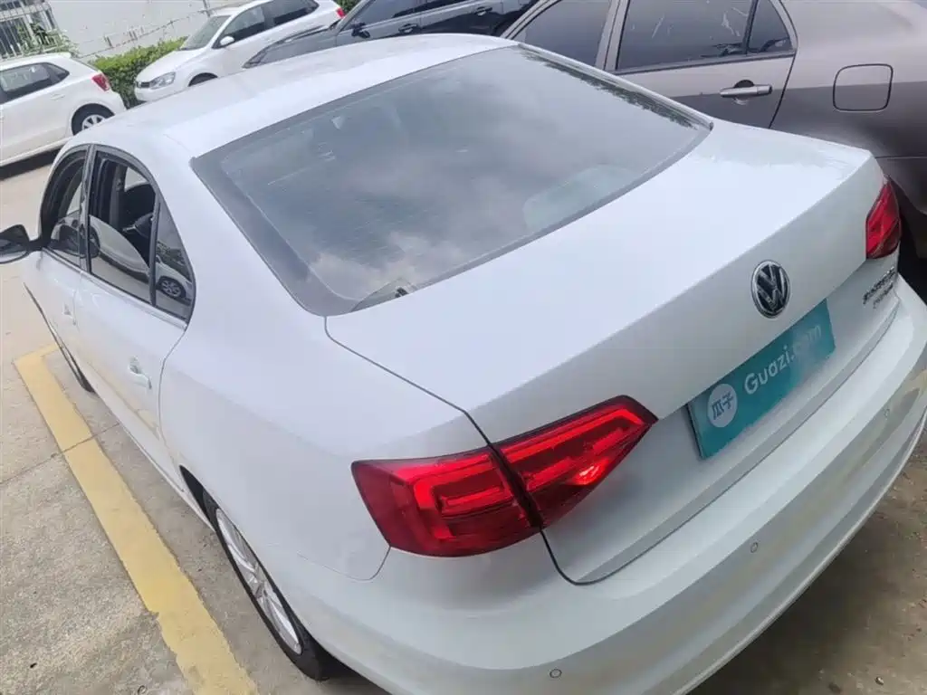 Volkswagen Sagitar 2016 230TSI 25th Anniversary Edition фото 5