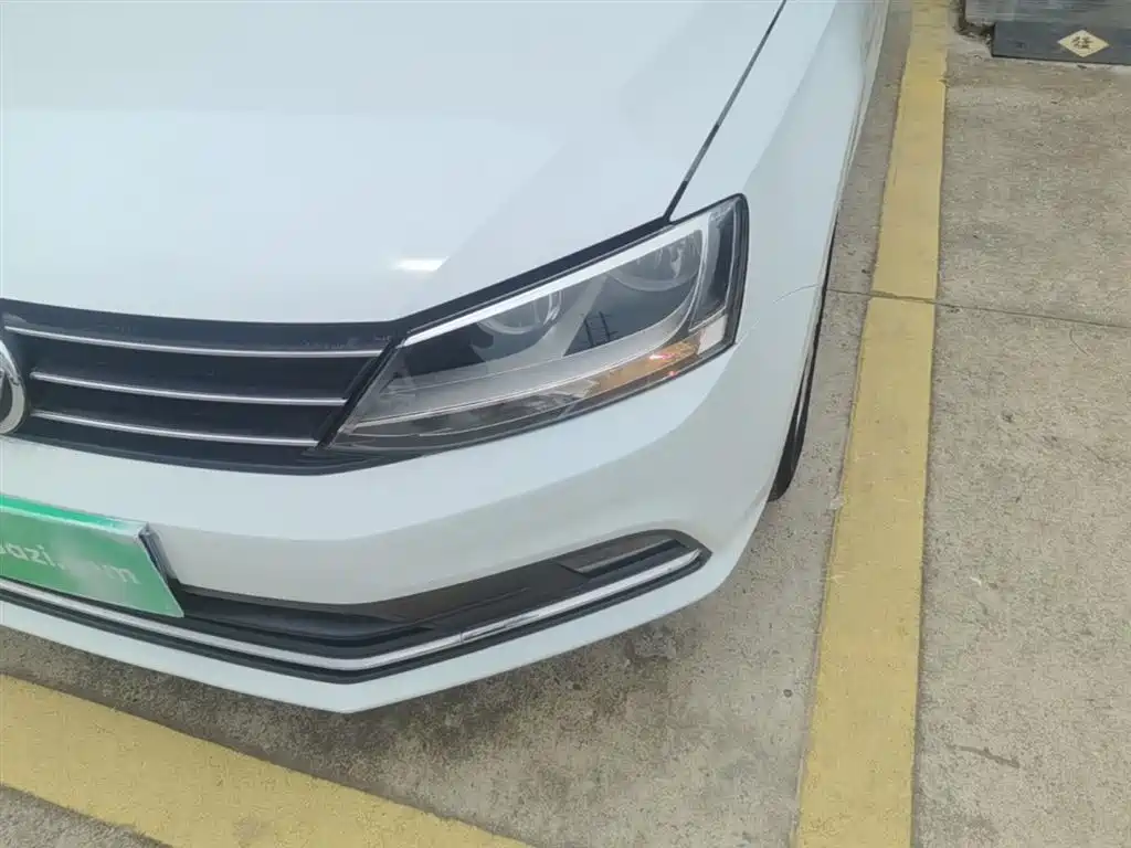 Volkswagen Sagitar 2016 230TSI 25th Anniversary Edition фото 24
