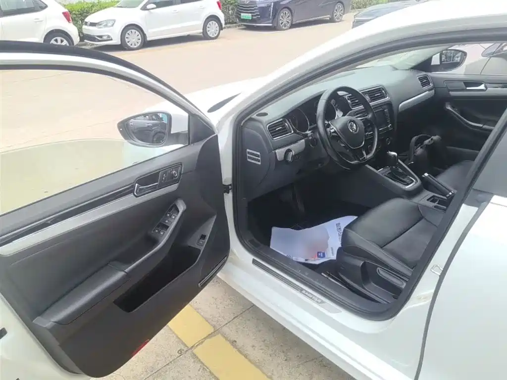 Volkswagen Sagitar 2016 230TSI 25th Anniversary Edition фото 16