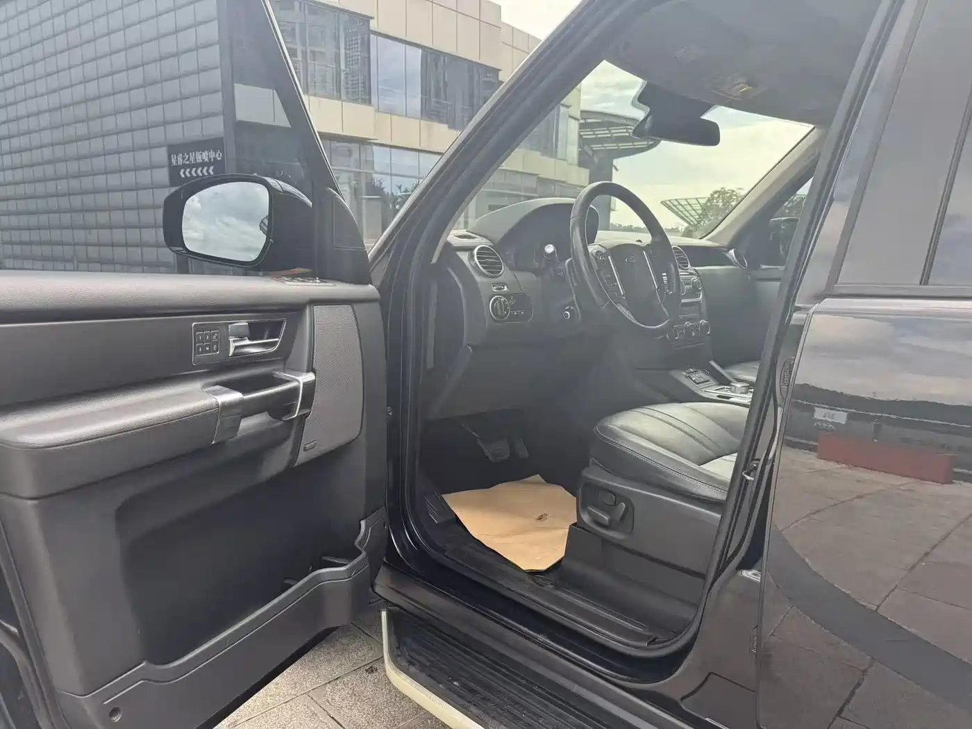 Land Rover Discovery 2016 3.0 SC Gloss Black Collector's Edition HSE фото 9