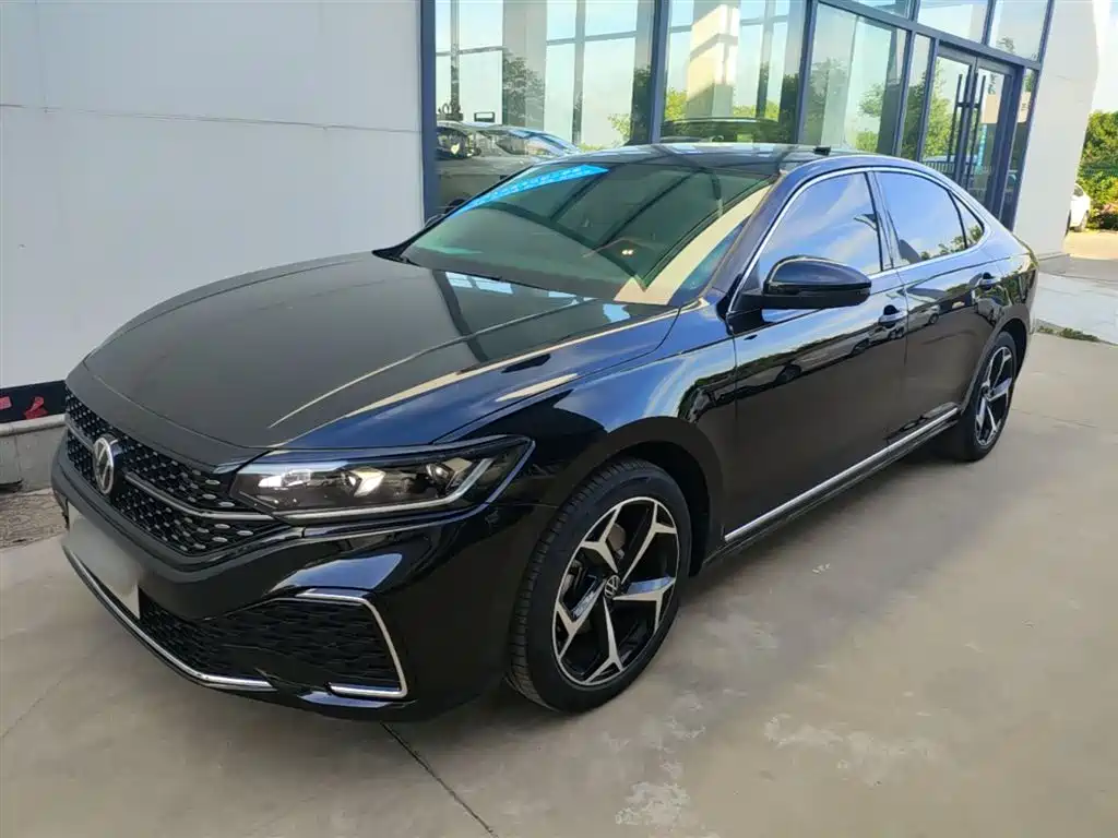 Volkswagen Passat 2025 Outstanding 380TSI Starlight Dragon Soaring Edition