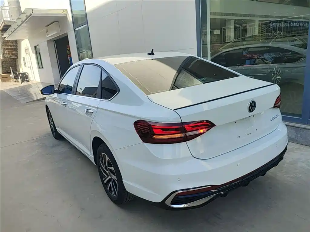 Volkswagen Lavida 2024 Model 300TSI DSG Starlight Leading Edition фото 5