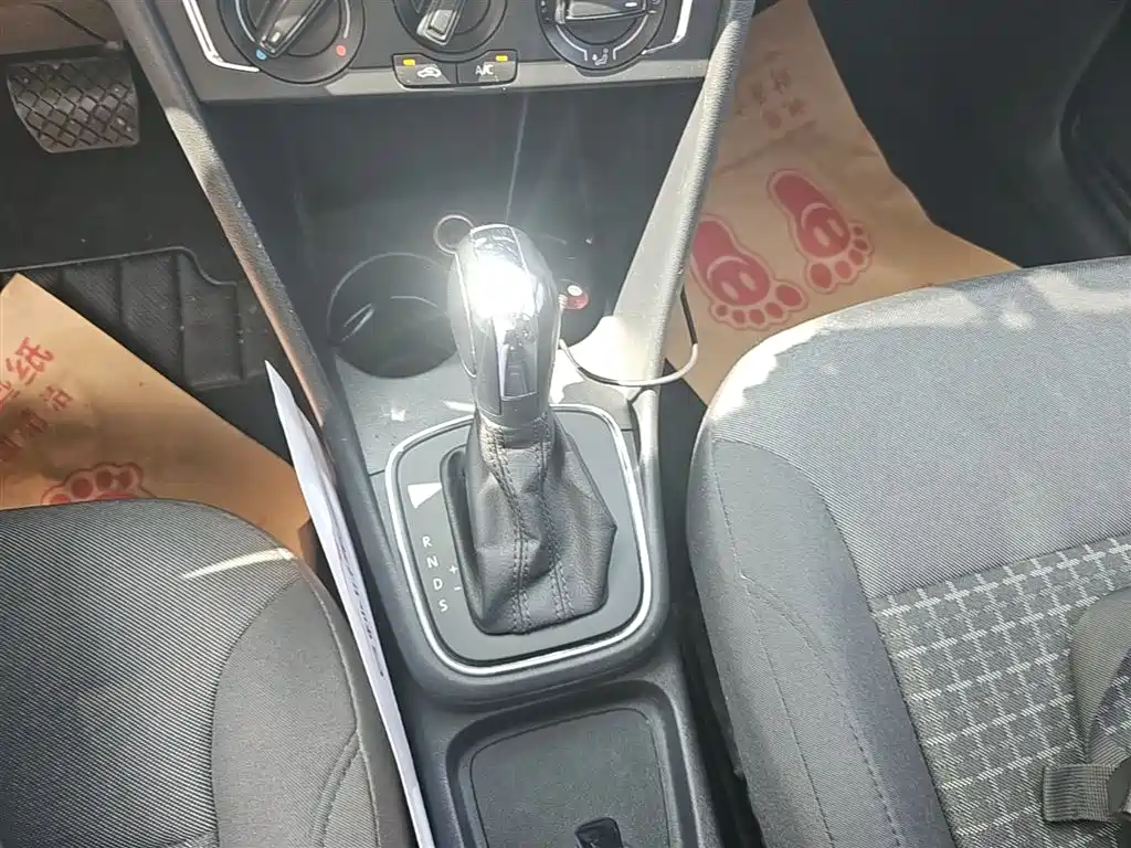 Volkswagen Polo 2014 1.4L Automatic Comfort Edition фото 10