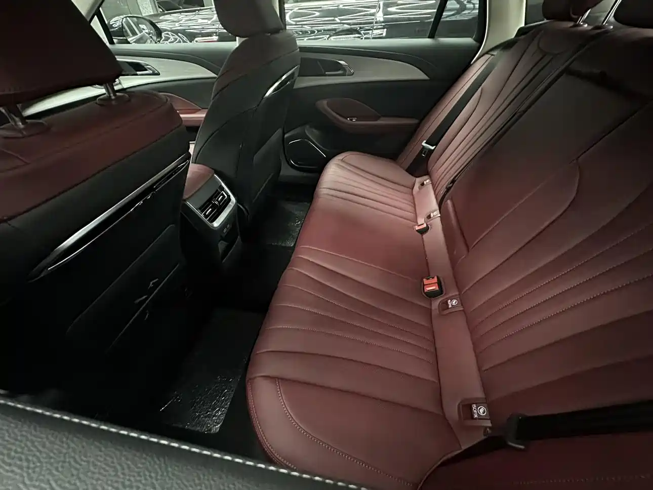 Hongqi H5 2025 1.5T DCT Flag Rhythm 500,000 Units Memorial Edition фото 8