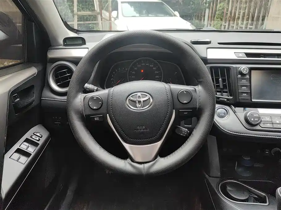 Toyota RAV4 Rongfang 2016 2.0L CVT 2WD Trend (China V) фото 15