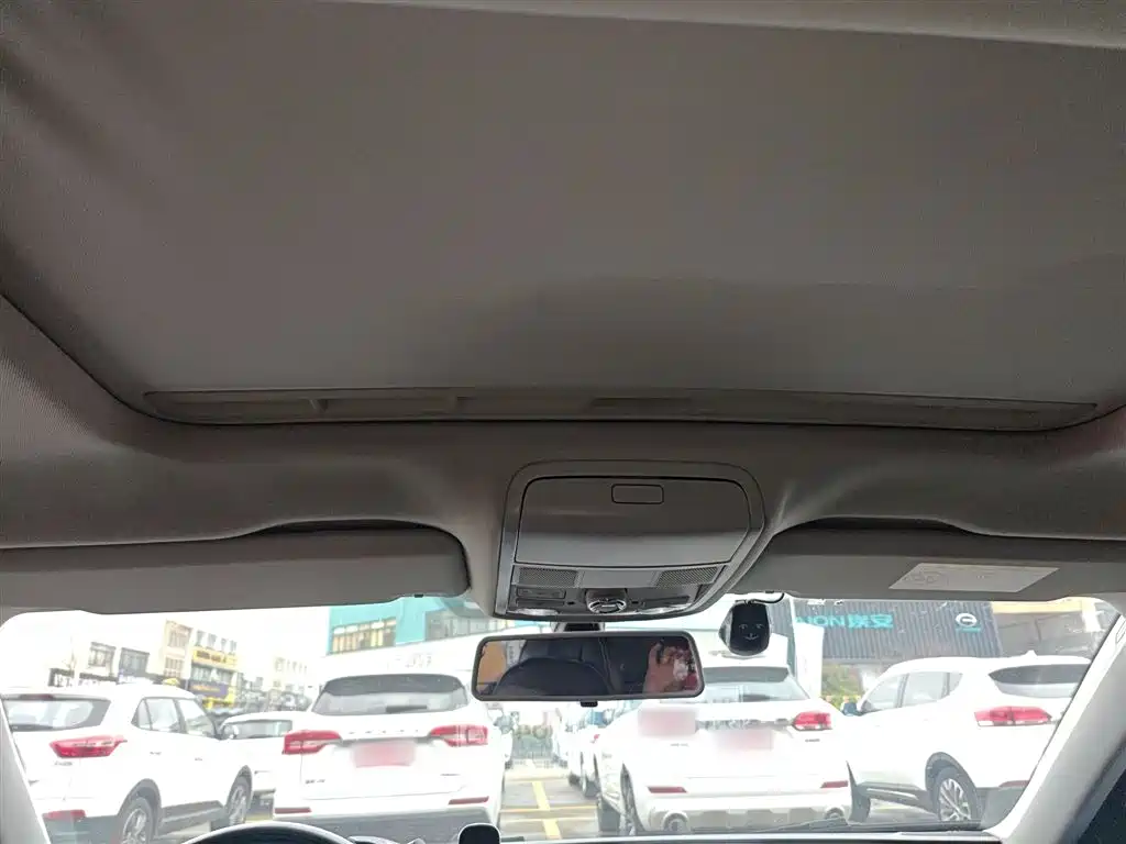 Volkswagen Passat 2016 330TSI DSG Honor Edition фото 18