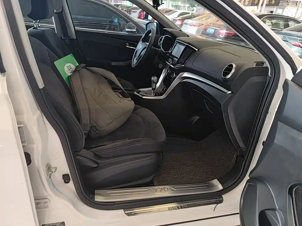 Venucia T70 2016 2016 2.0L CVT Rui Qu Edition