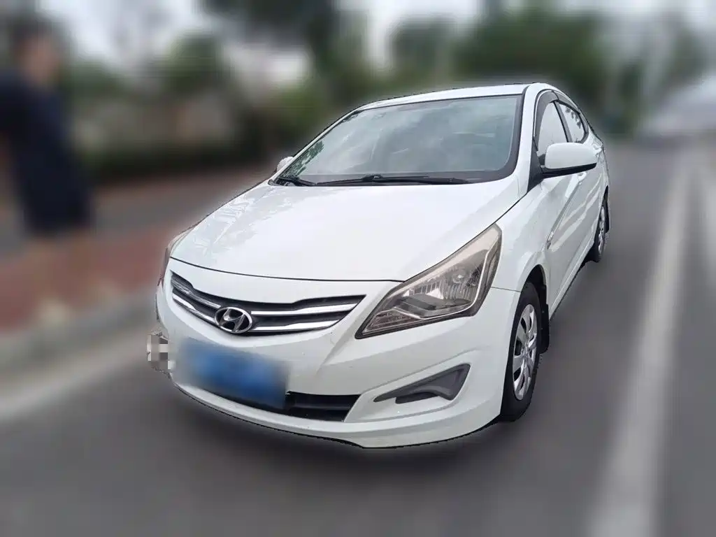 Фото 1 - Hyundai Verna