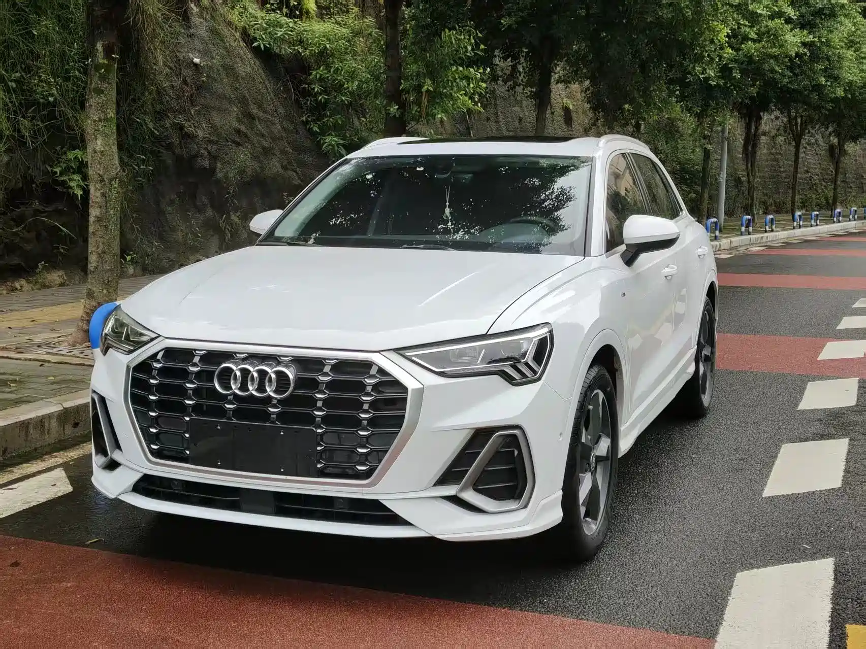 Photo 1 - Audi Q3