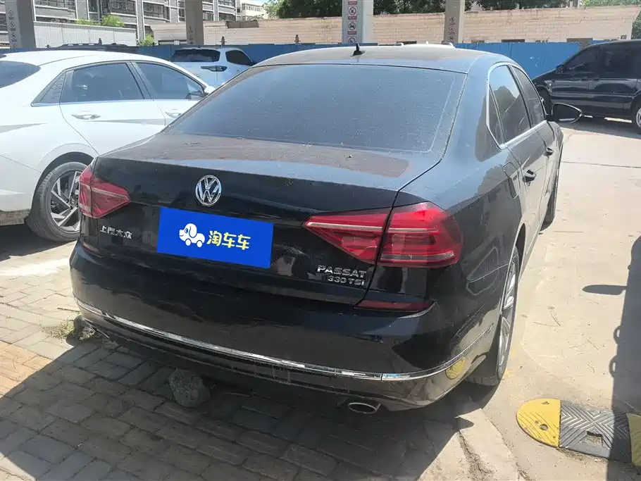 Volkswagen Passat 2017 330TSI DSG Prestige фото 3