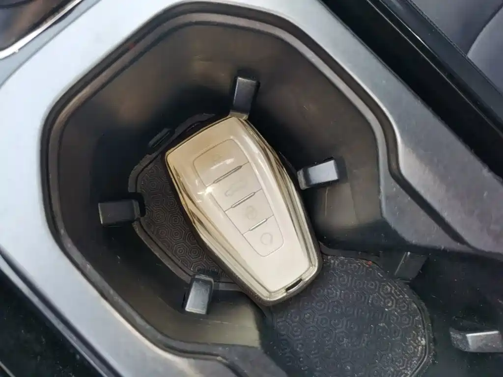 Фото 9 - Geely ICON