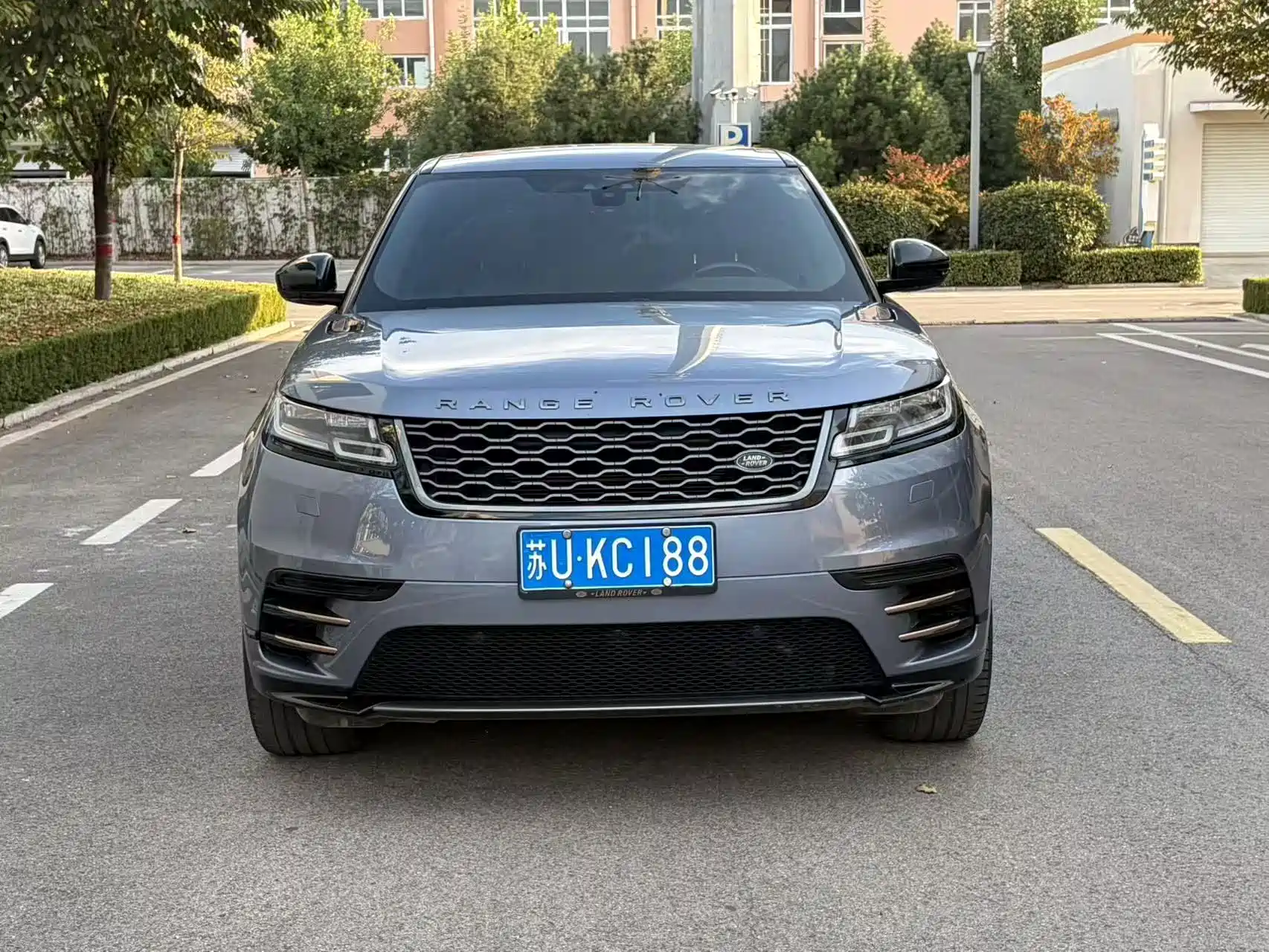 Photo 2 - Land Rover Range Rover Velar
