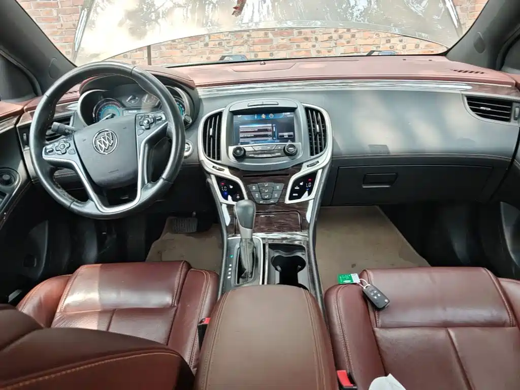 Фото 10 - Buick LaCrosse