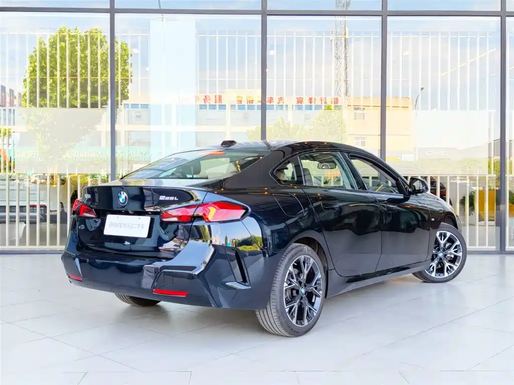 BMW 2 Series 2025 225L M Sport Package фото 9