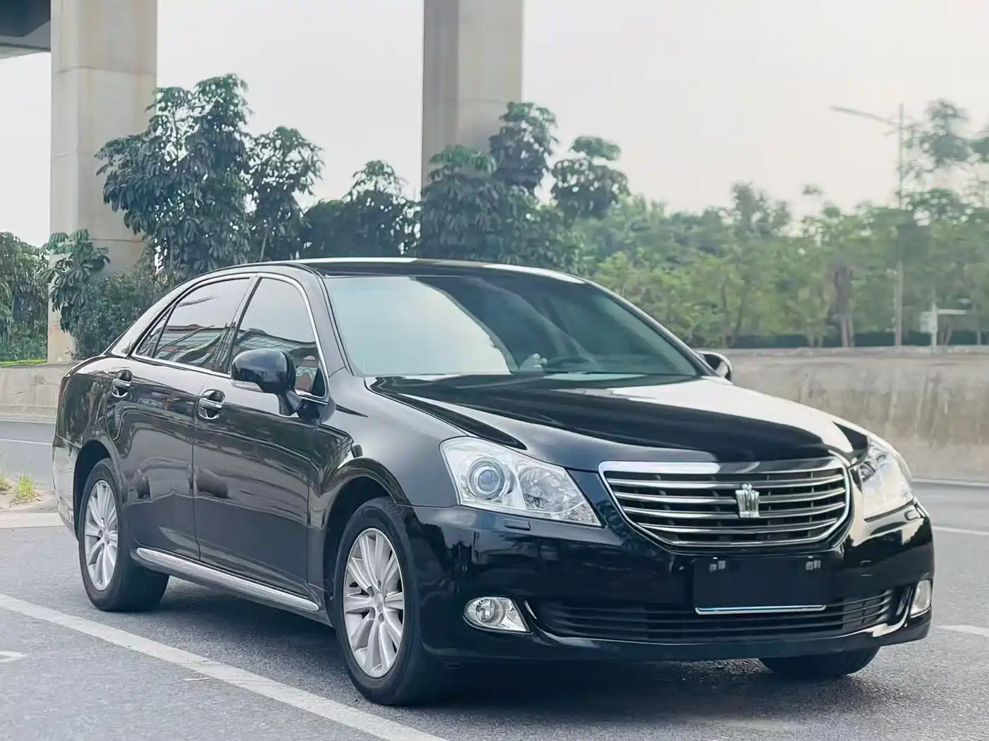 Toyota Crown 2010 2.5L Royal фото 2