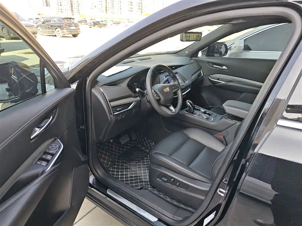 CADILLAC XT4