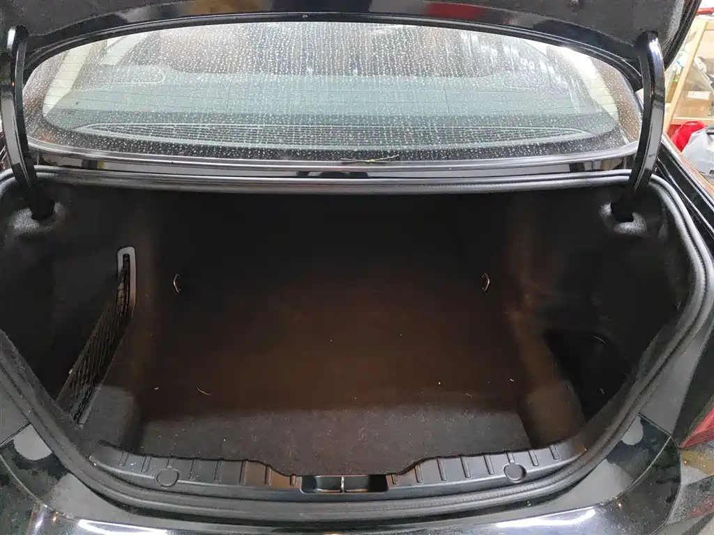 BMW 5 Series 2014 528Li Leading Edition фото 15