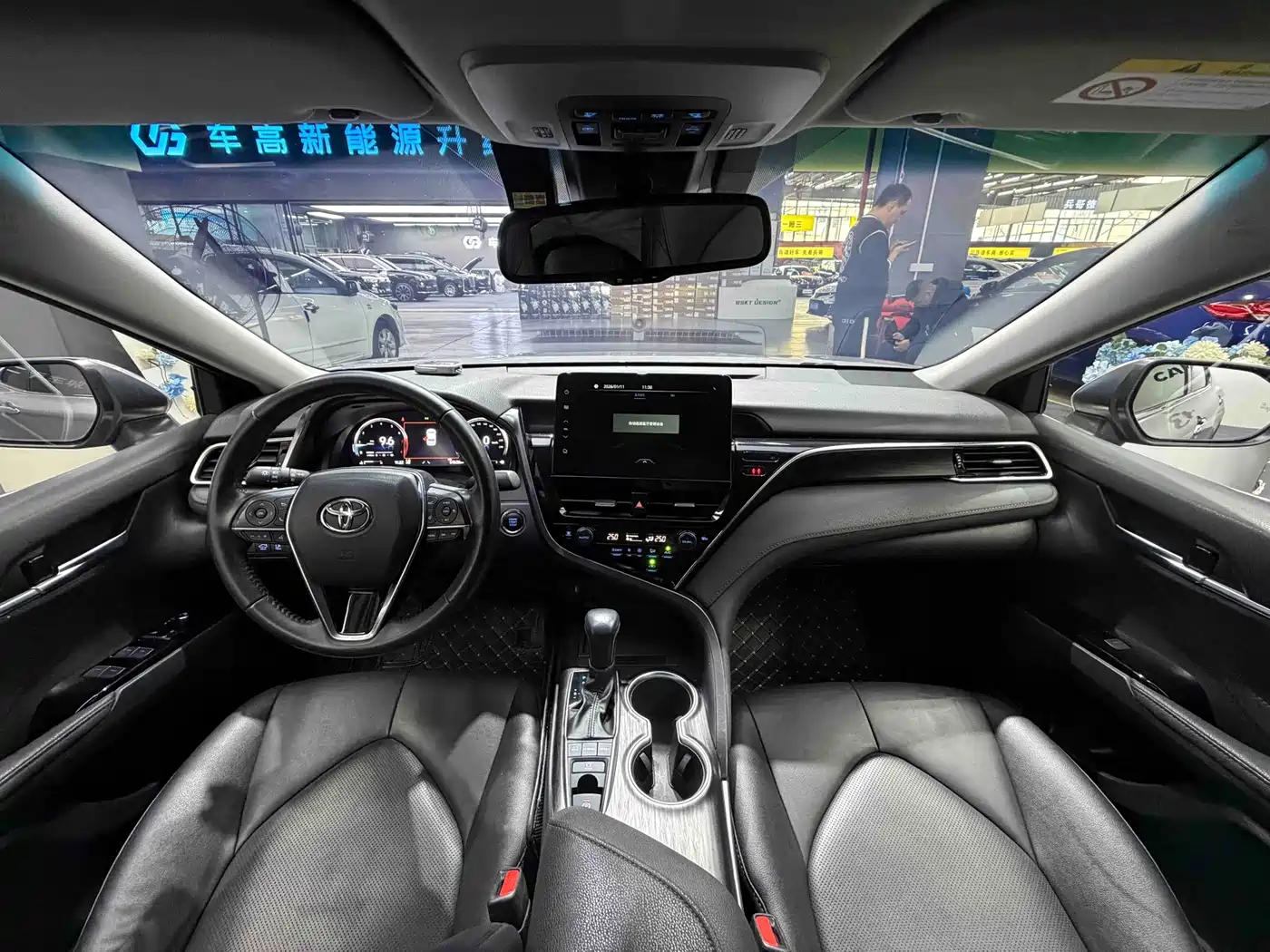 Toyota Camry 2021 2.5G Luxury Edition фото 10
