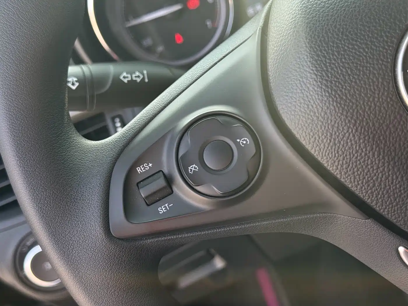 Buick Envision Plus 2020 20T FWD Leading фото 9