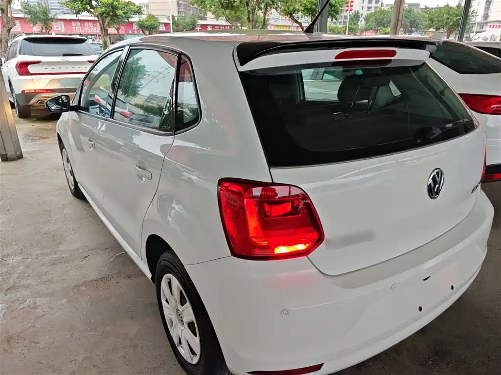 Volkswagen Polo 2016 1.4L Manual Trend фото 5