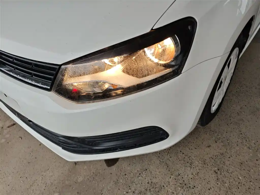 Volkswagen Polo 2016 1.4L Manual Trend фото 24