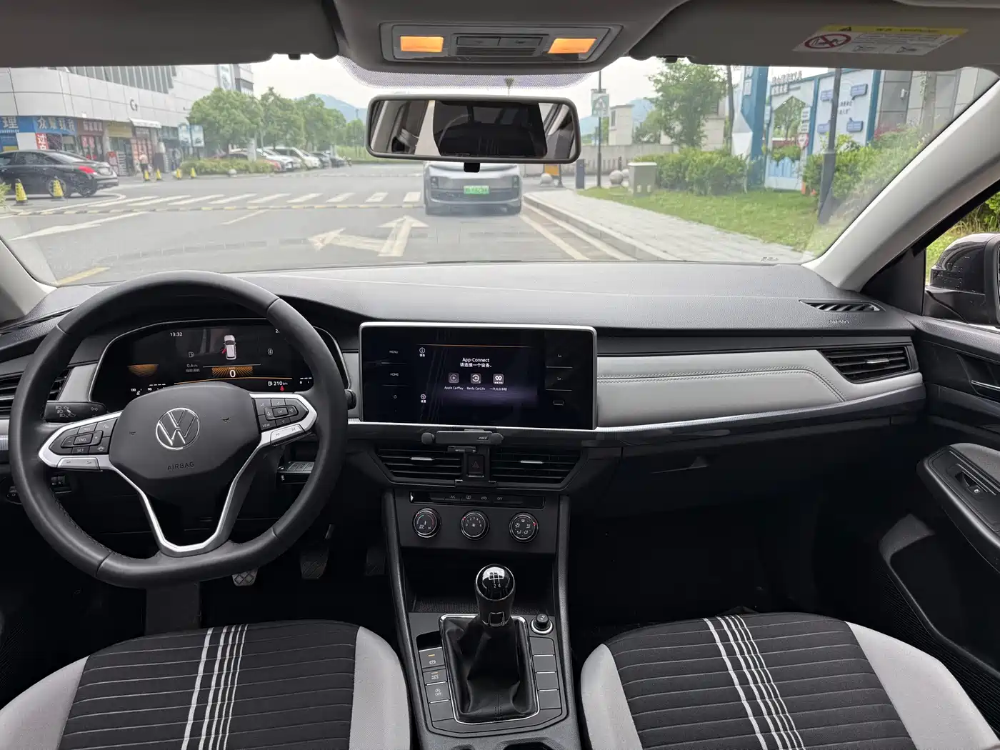 Volkswagen Bora 2023 200TSI Manual Comfort Edition фото 9