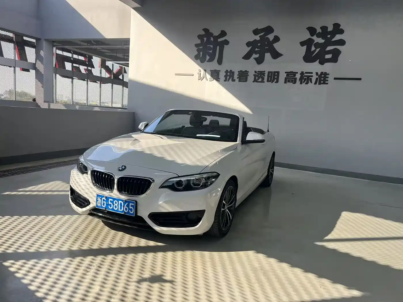 BMW 2 Series (Import) 2018 220i Convertible Coupe Sport Design Package фото 2