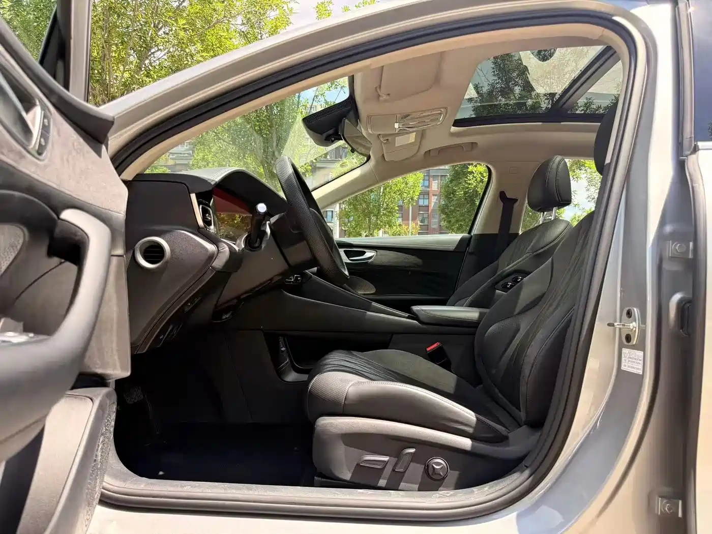 Roewe D7 2023 2023 DMH 125km Flagship Edition
