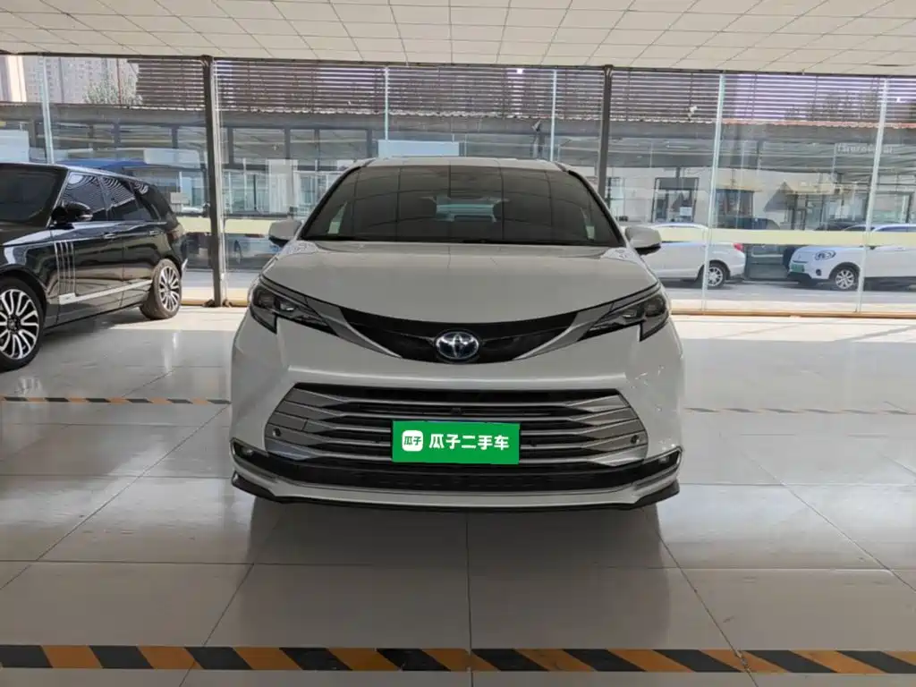 Фото 3 - Toyota Sienna