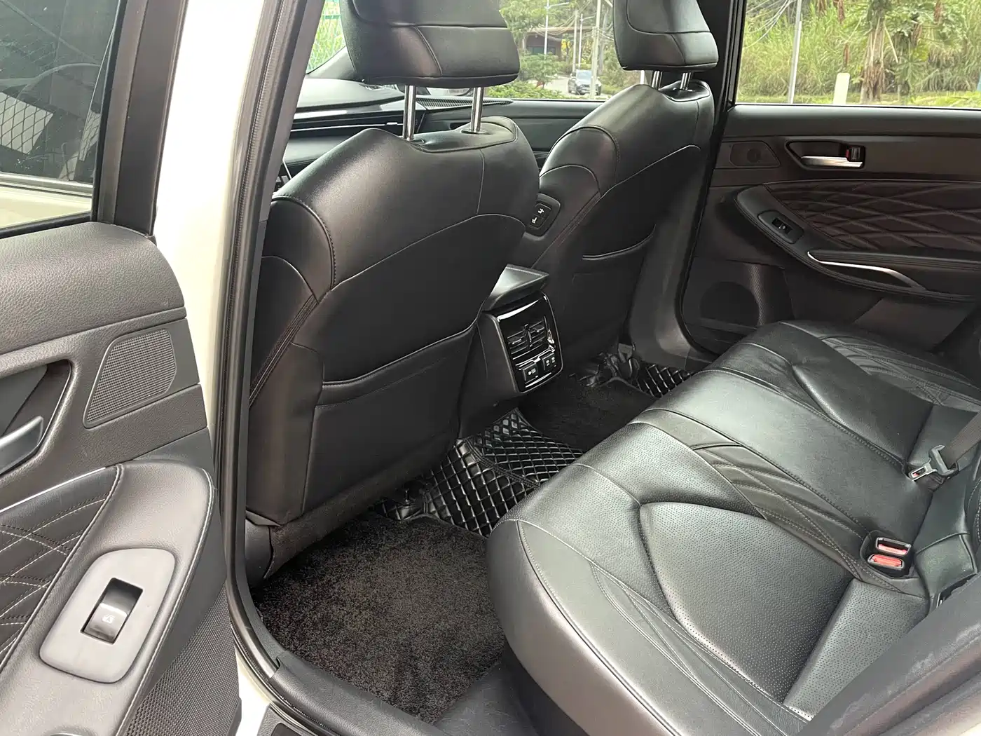 Toyota Avalon 2019 Hybrid 2.5L XLE Premium Edition China V фото 14