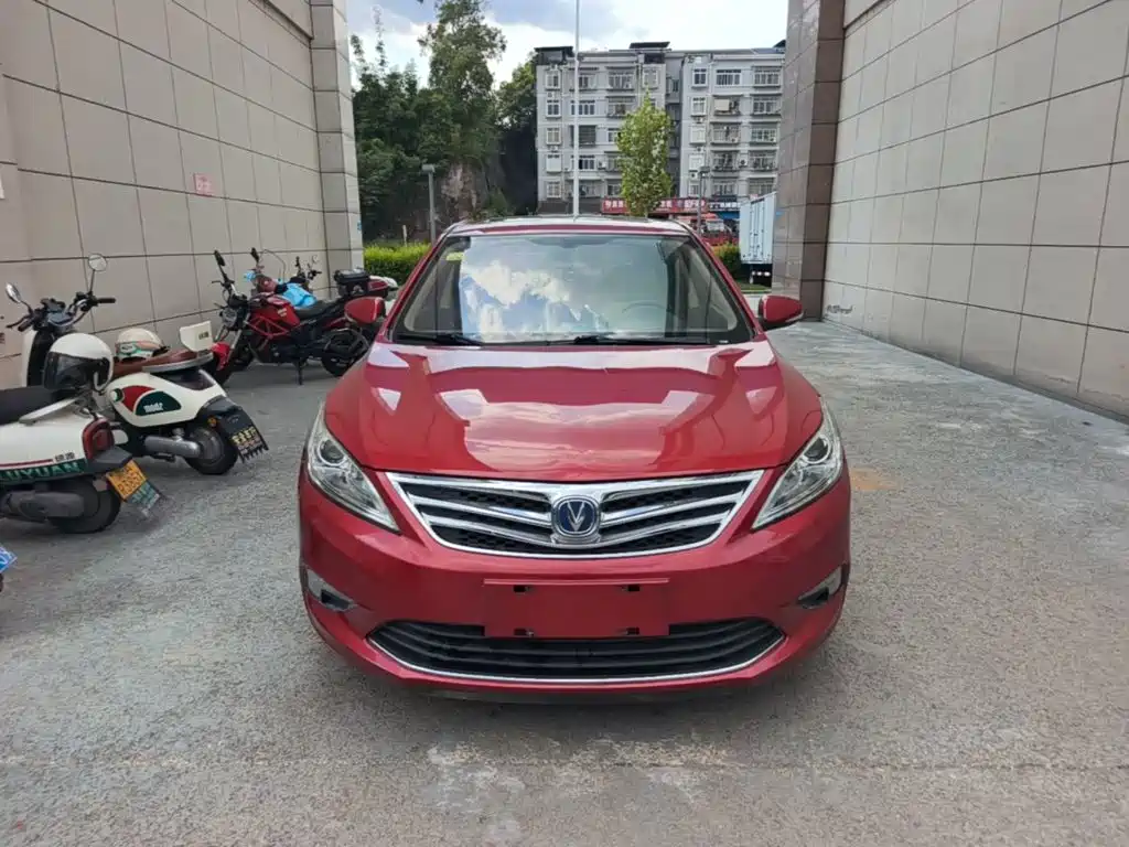 Фото 3 - Changan Eado